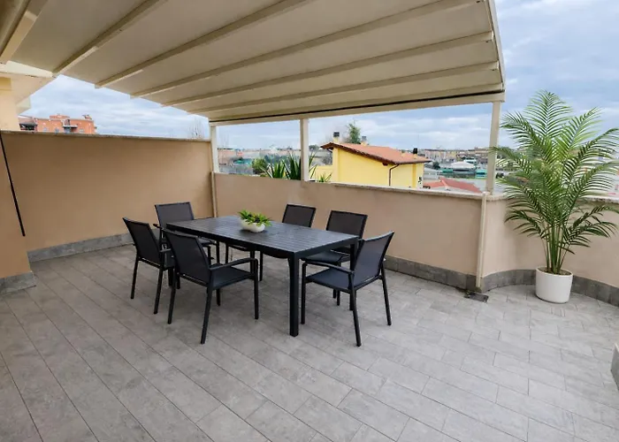 Attico Luminoso Con Terrazzo E Parcheggio Gratuito *