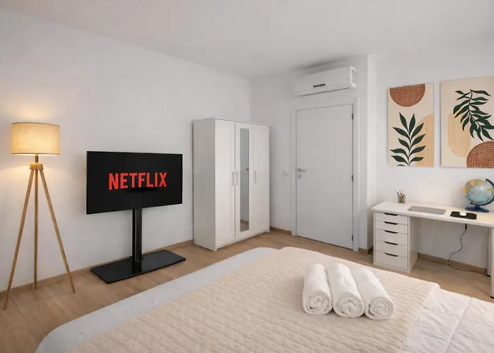 Apartment Attico Luminoso Con Terrazzo E Parcheggio Gratuito *